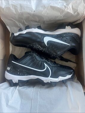 Nike Black and White Baseball Cleats with Speckle Accents